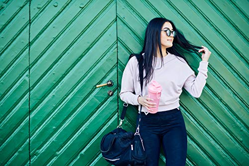 Young woman with pink water bottle and black gym bag using Smartshake One Shaker mixer net