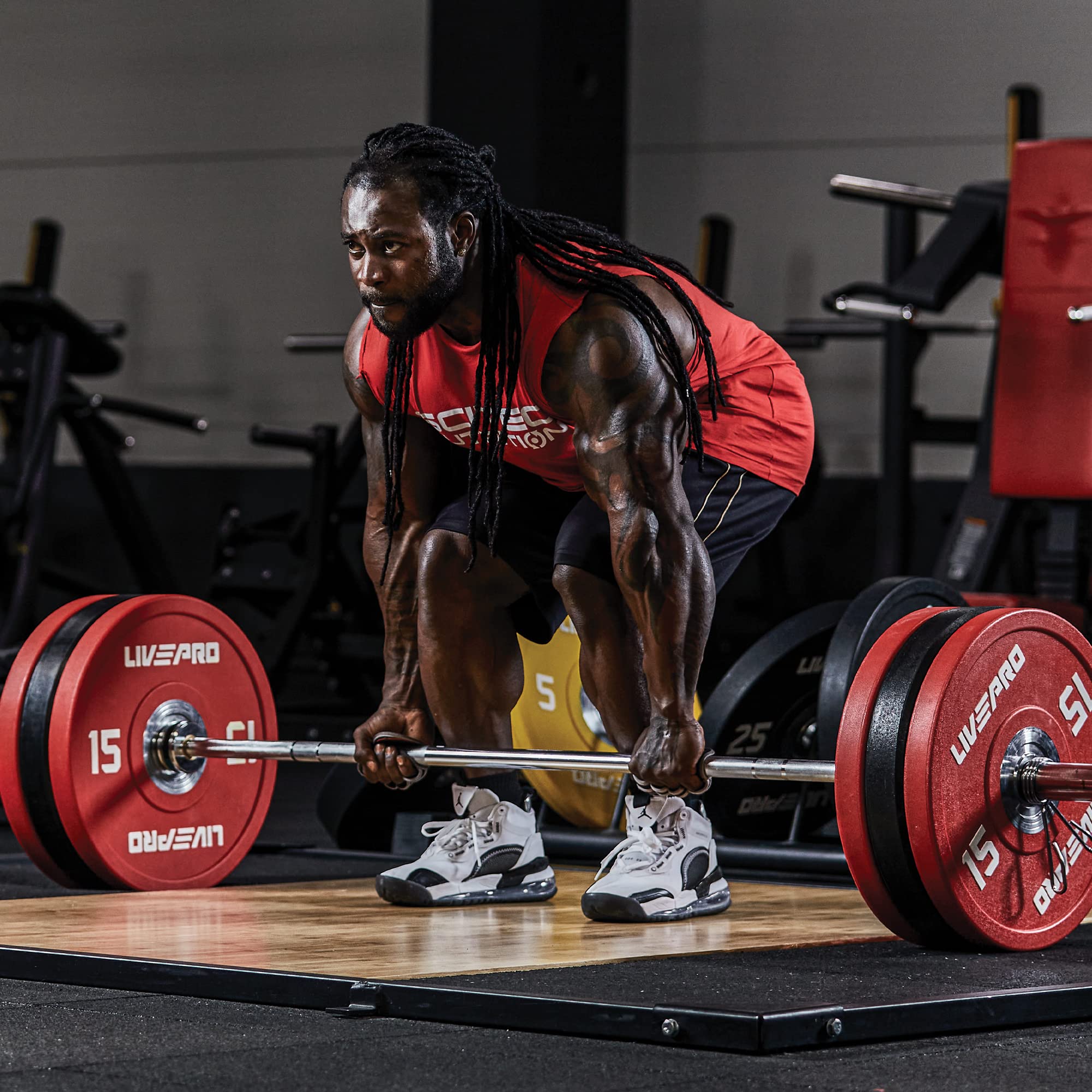 Male weightlifter doing deadlift with Scitec Nutrition Proteinissimo Prime chocolate coating