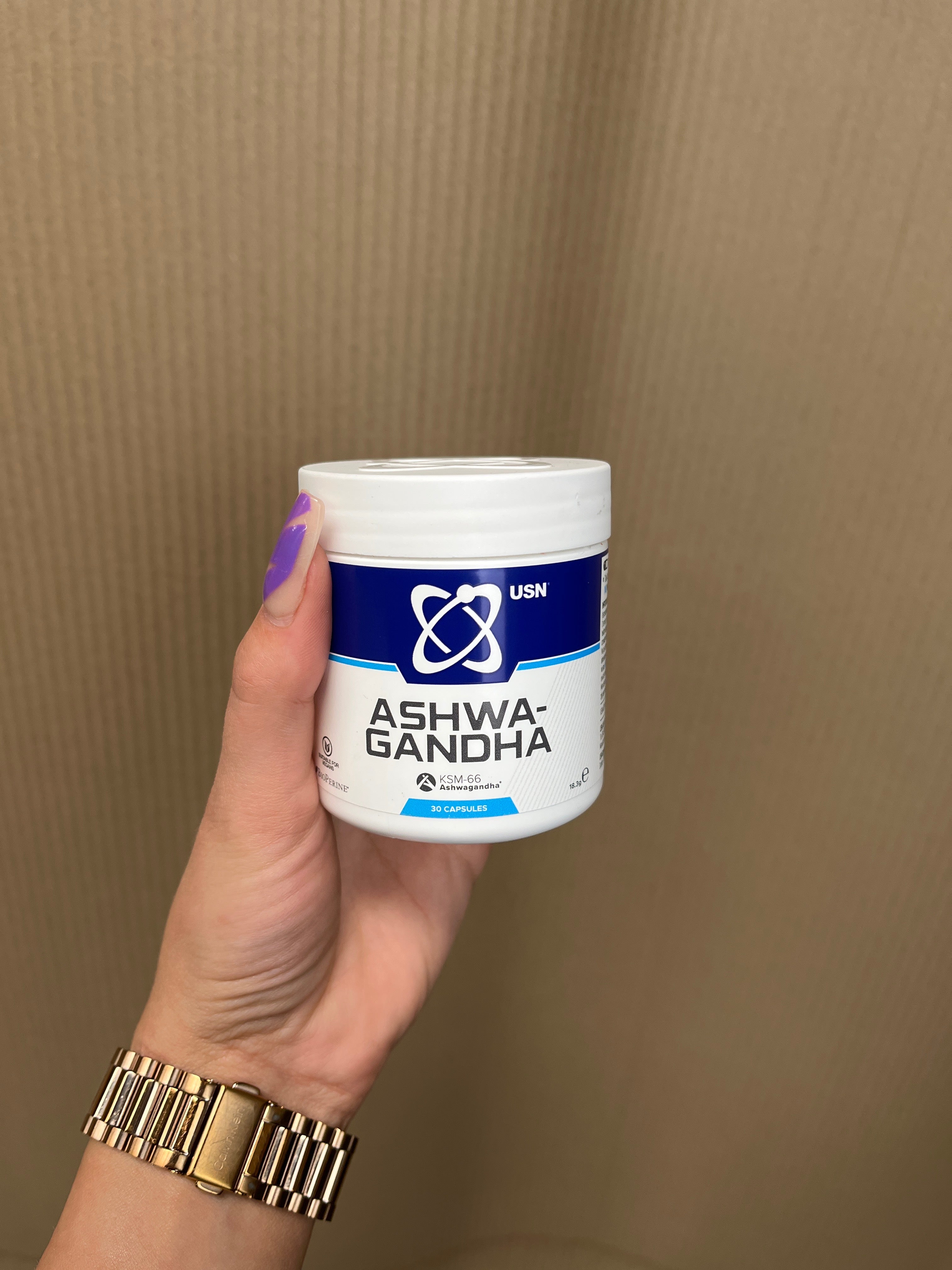 White and blue USN Ashwagandha container with root extract supplement