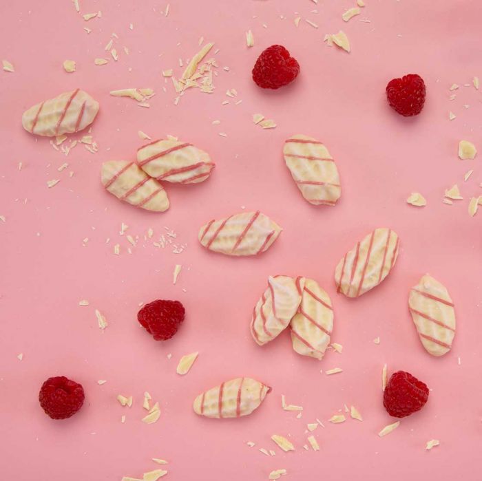Flower & White Meringue Bites - Meringue Bar
